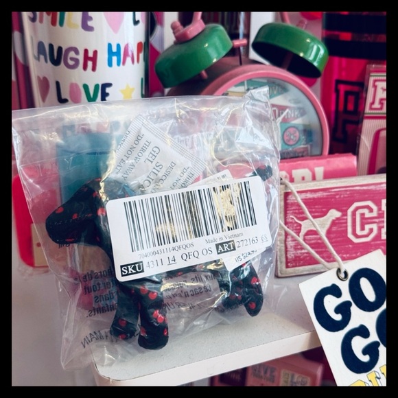 💕ⓅⒾⓃⓀ ⓋⓈ Micro Dog Black Mini Cherries Print Keychain Charm NWT💕 - Picture 3 of 4